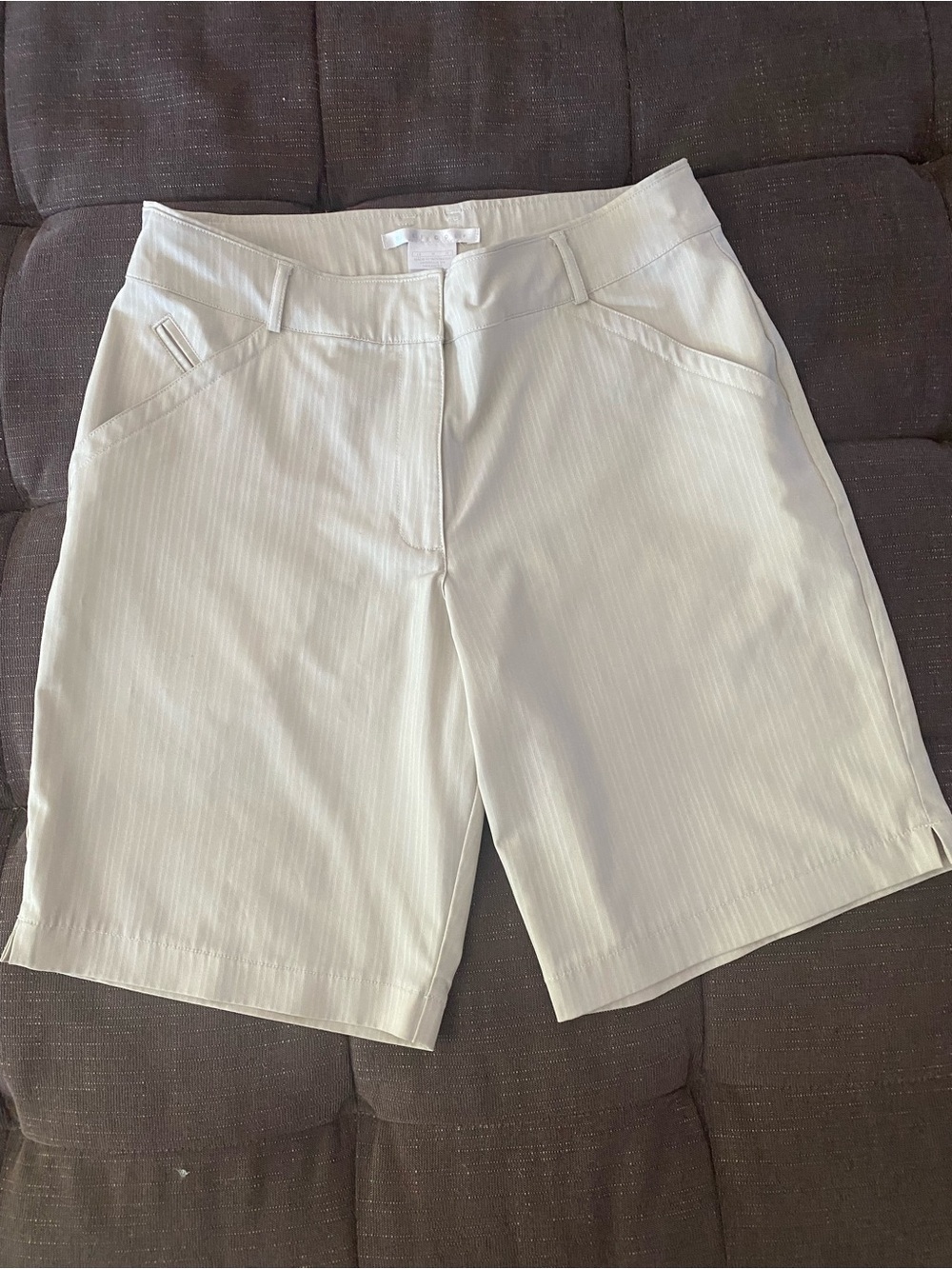 Nike Dri-Fit Pinstripe Bermuda Golf Shorts Women’s Size 10